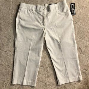 NWT!  KIM ROGERS - Size 14 Petite - White Capri Pants with No Gap Waistband-NEW